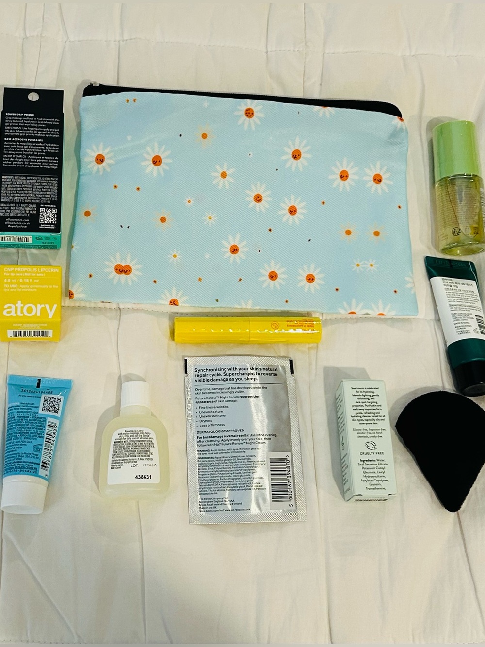Makeup Kit & Bag NWT - Picture 2 of 2